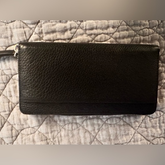 KATE SPADE! Black Leather Zippy Wallet - Picture 2 of 5